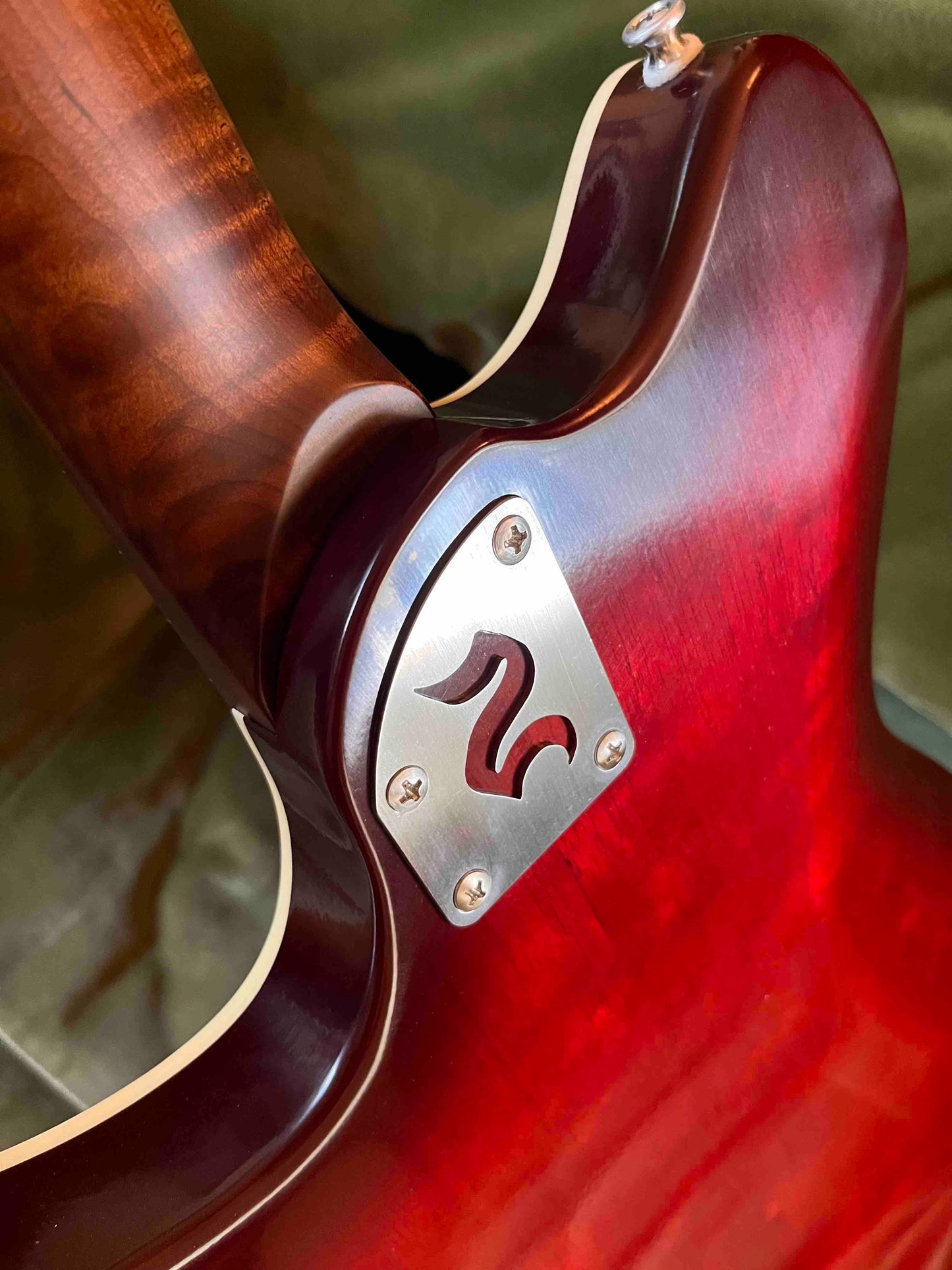 Albatross III - Memphis Red Burst