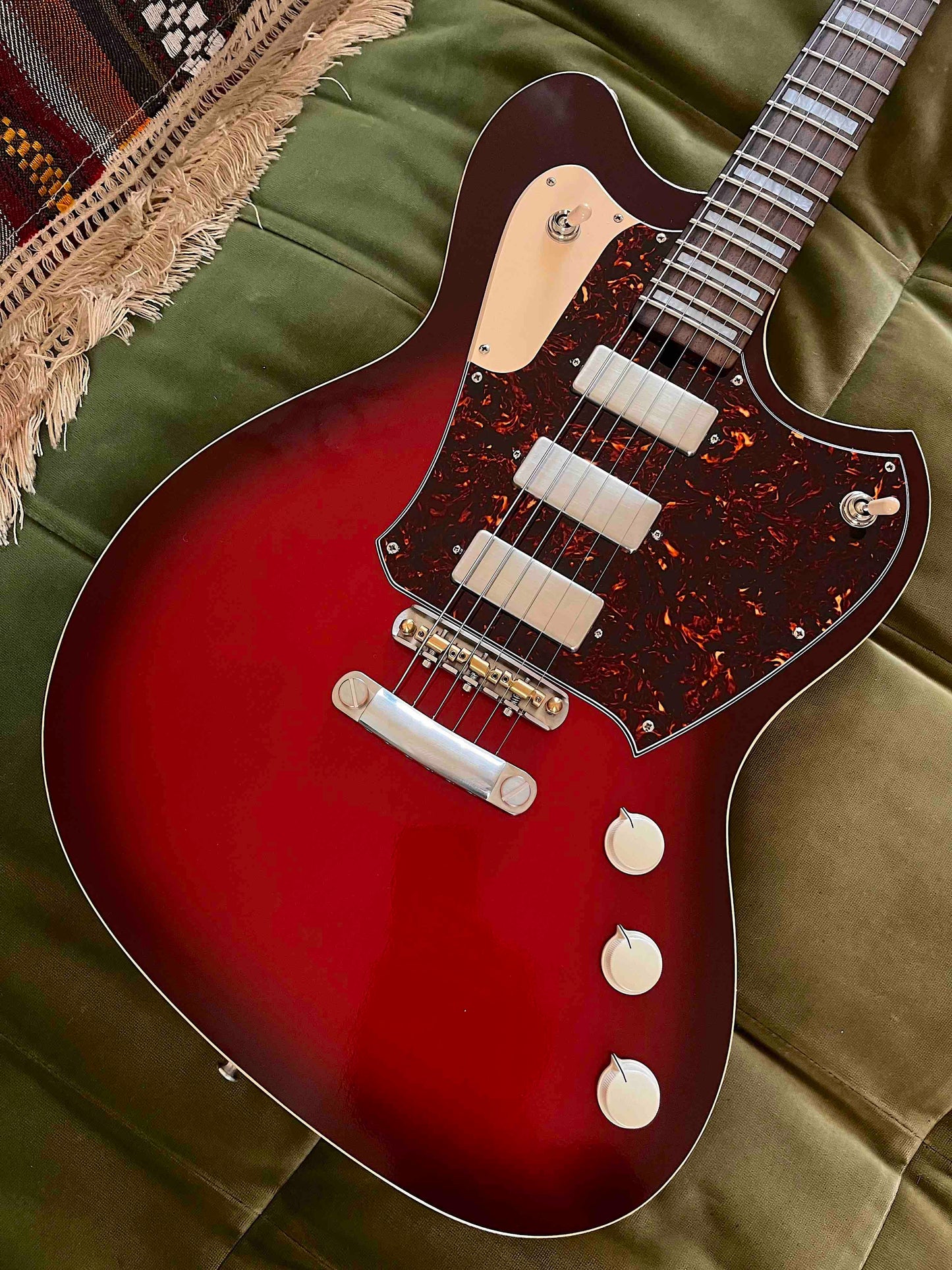 Albatross III - Memphis Red Burst