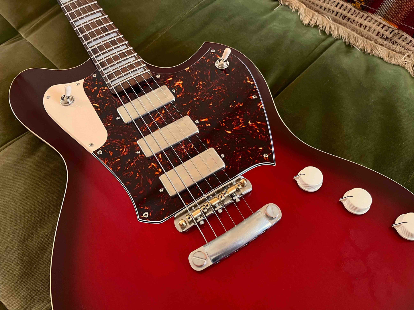 Albatross III - Memphis Red Burst
