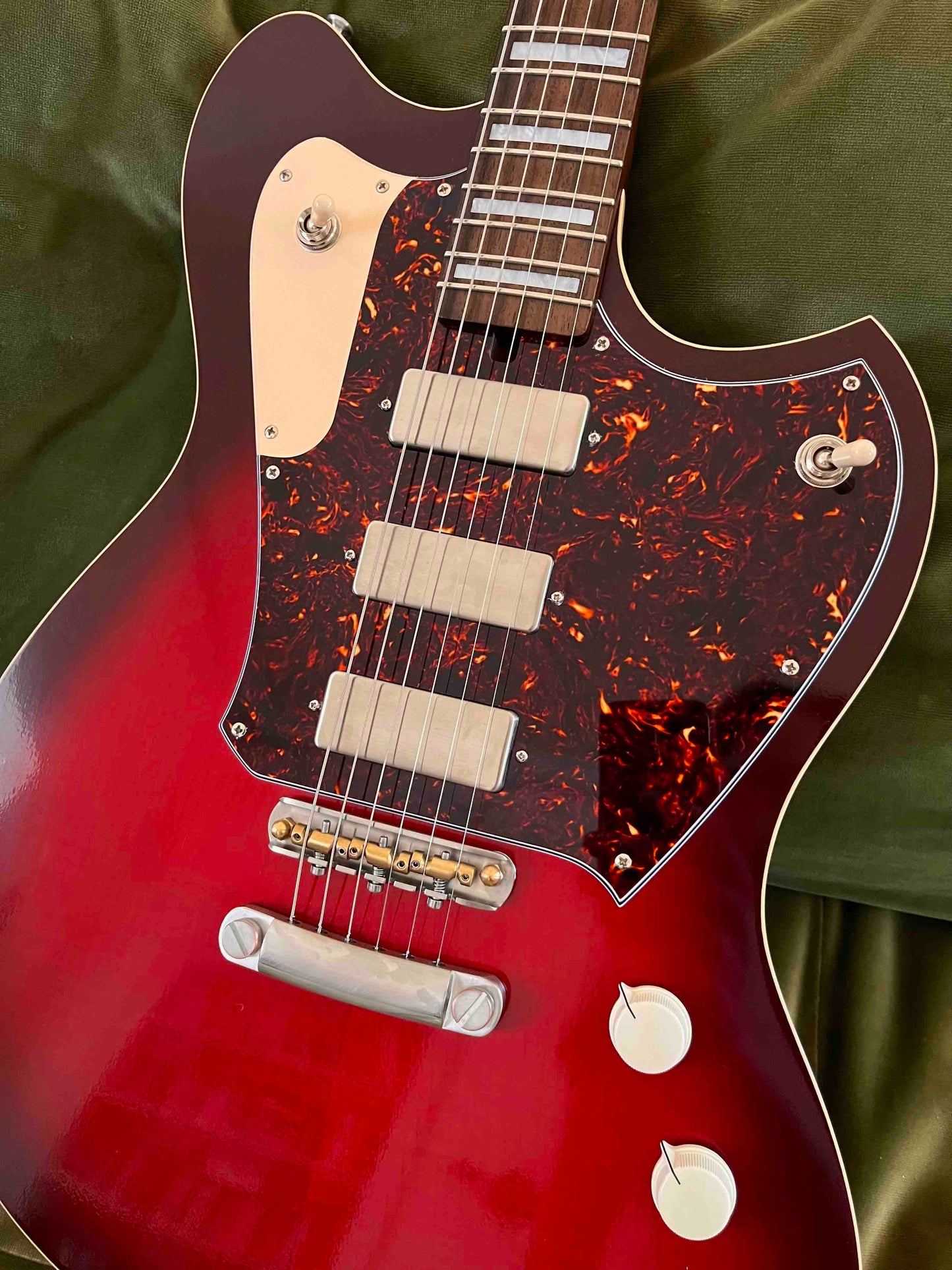 Albatross III - Memphis Red Burst