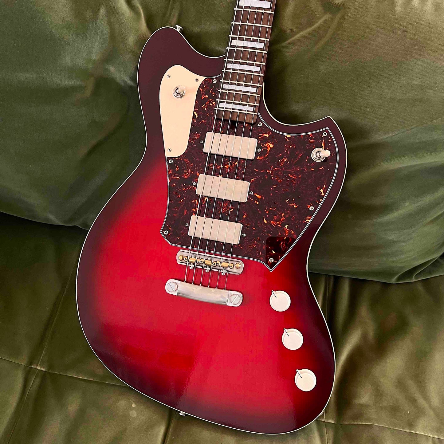 Albatross III - Memphis Red Burst