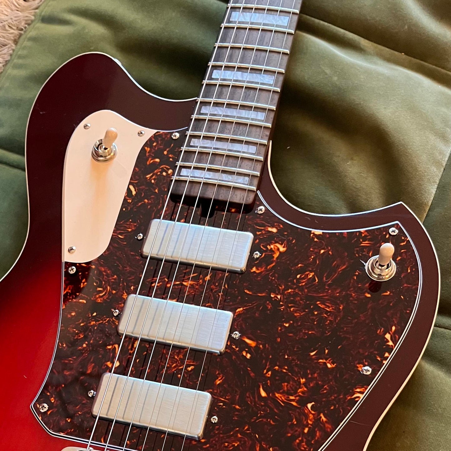 Albatross III - Memphis Red Burst