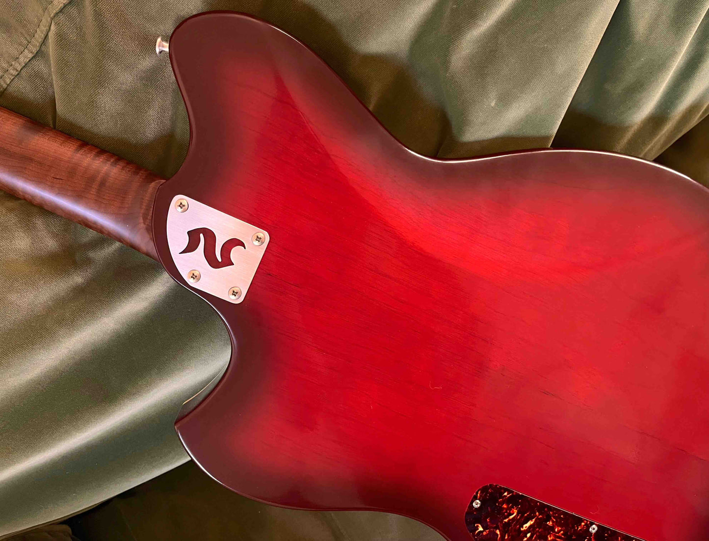 Albatross III - Memphis Red Burst